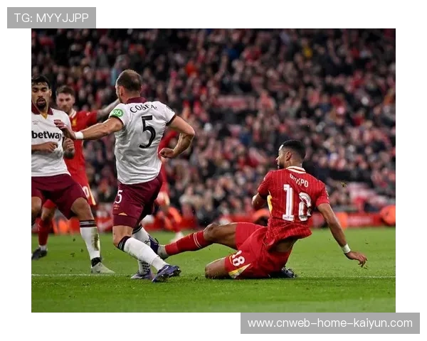 利物浦加克波顺脚抽射皮球旋入上角绝美画面：一次足下的诗性瞬间